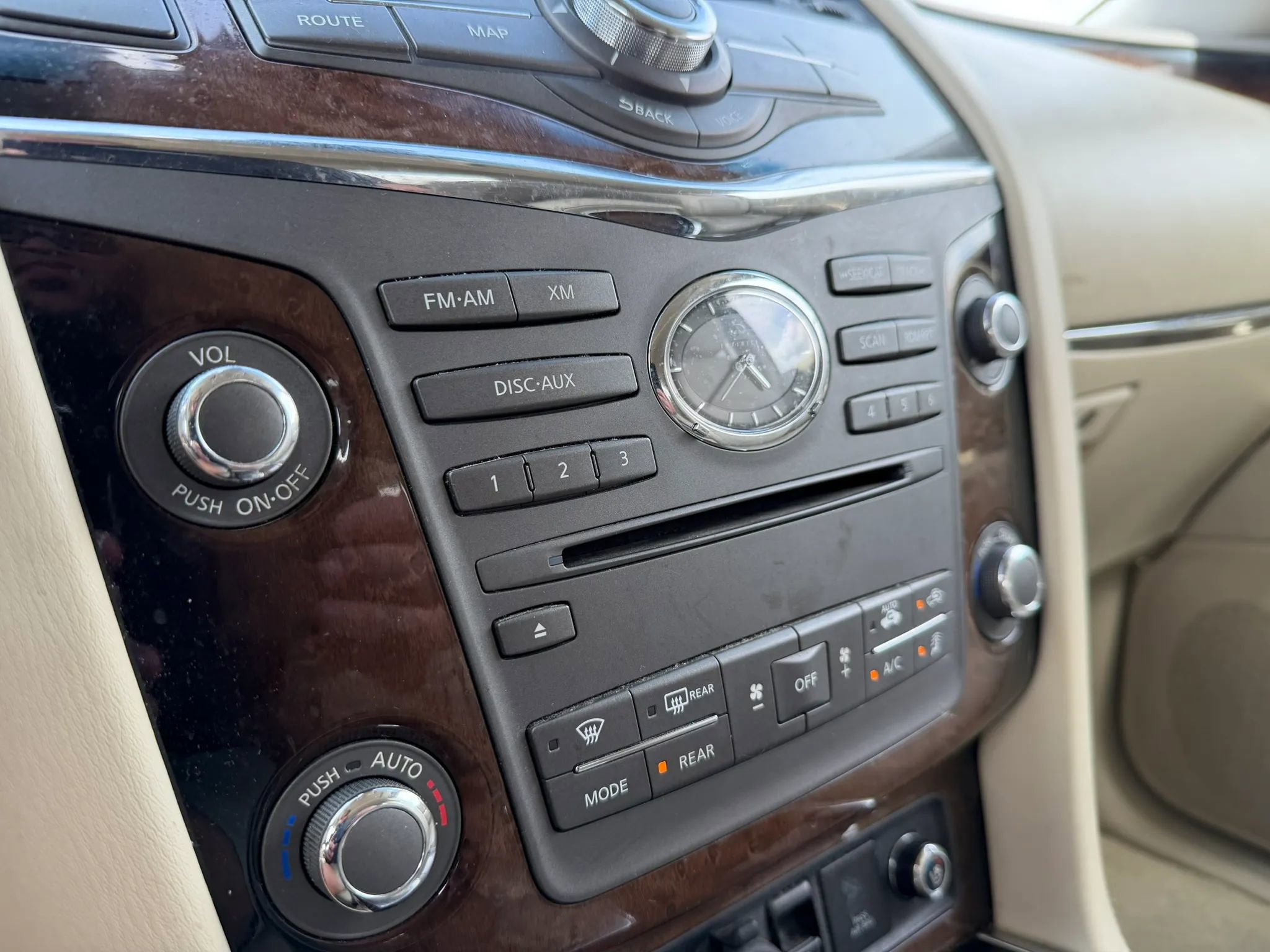 Used 2014 INFINITI QX80 2WD w/ Deluxe Touring Package image 15