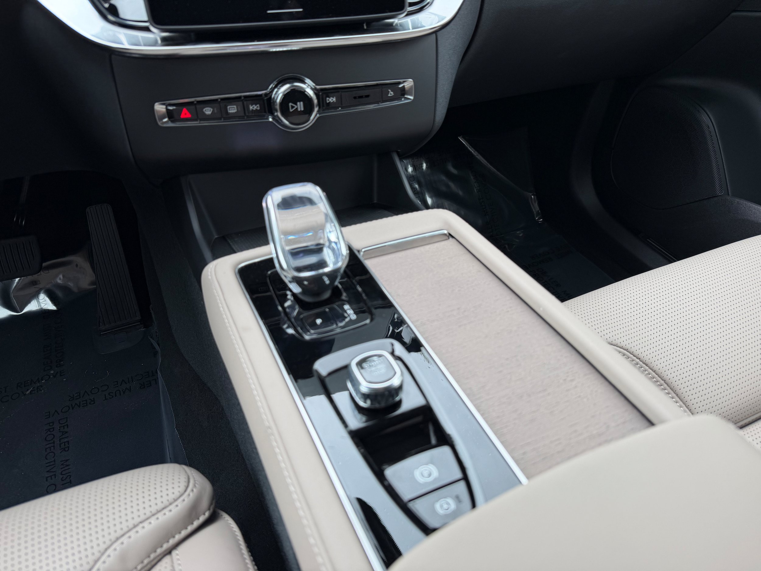 New 2026 Volvo XC90 B6 Ultra w/ Lounge Package AWD/4WD image 14