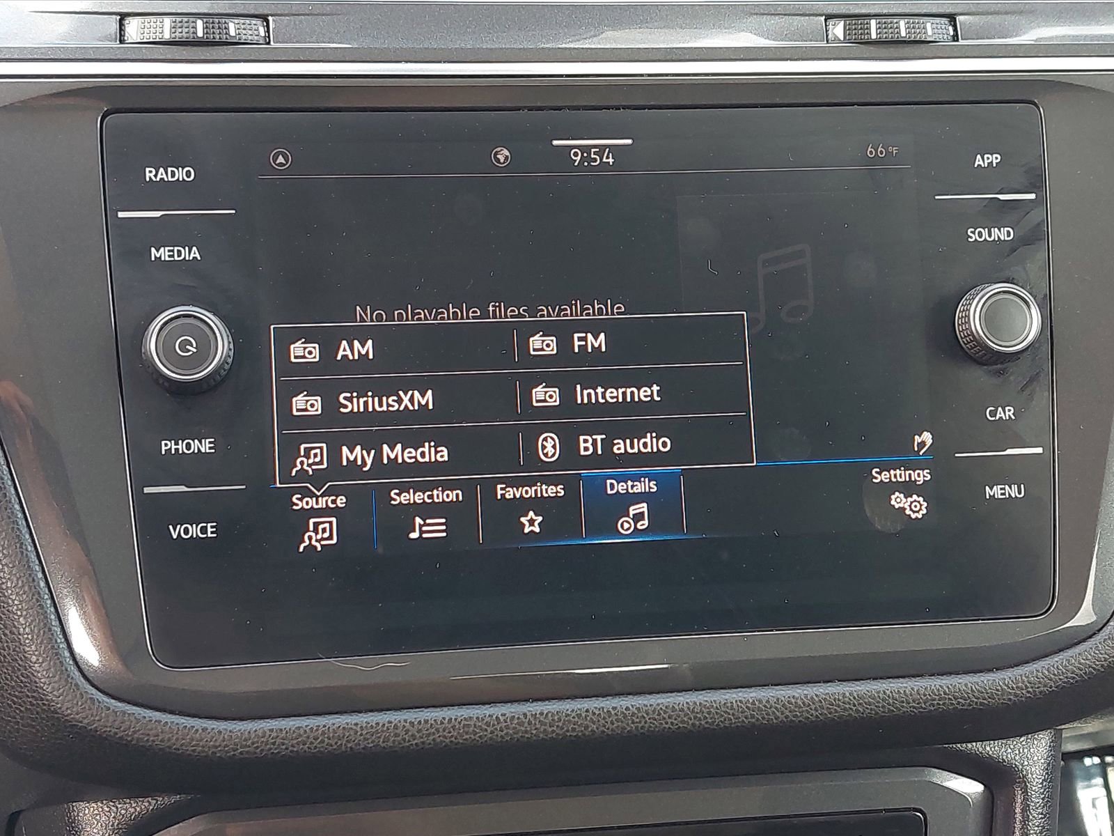 Used 2022 Volkswagen Tiguan SE image 24