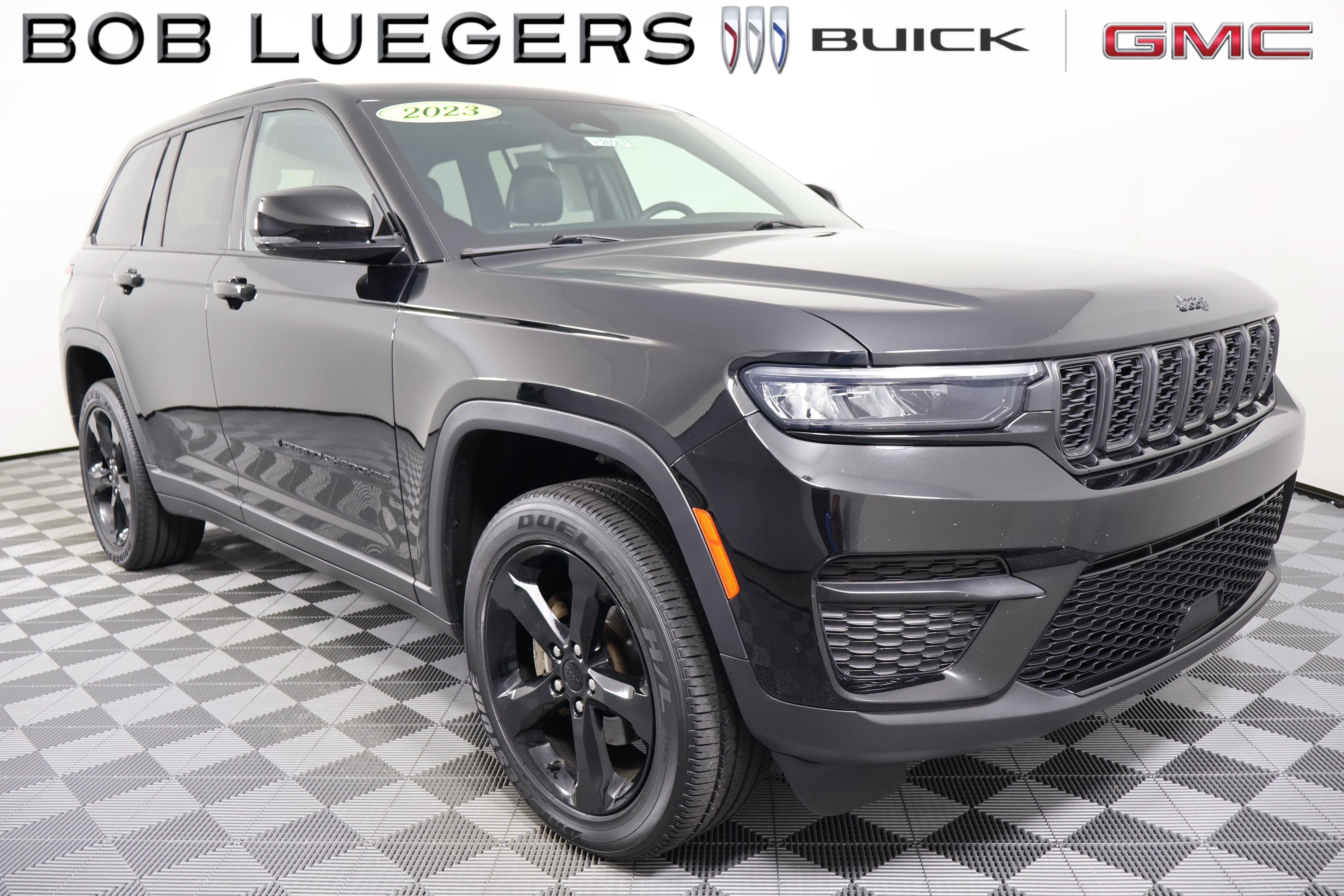 Used 2023 Jeep Grand Cherokee Altitude AWD/4WD image 1