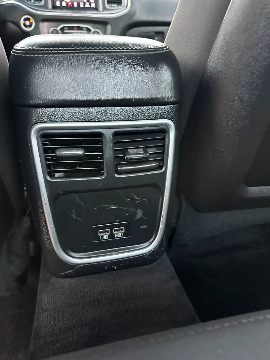 Used 2017 Dodge Charger SE RWD image 18