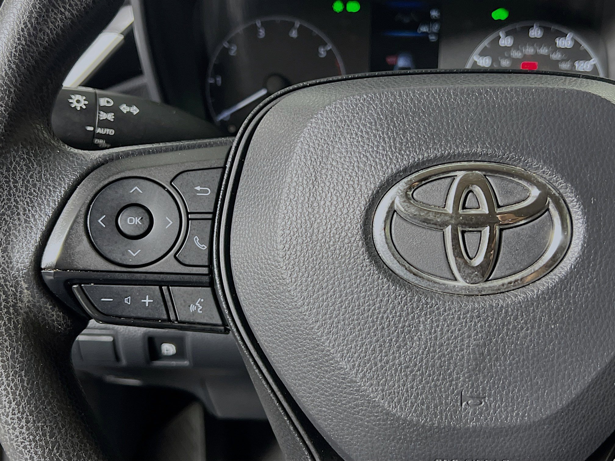 Used 2025 Toyota Corolla LE FWD image 18
