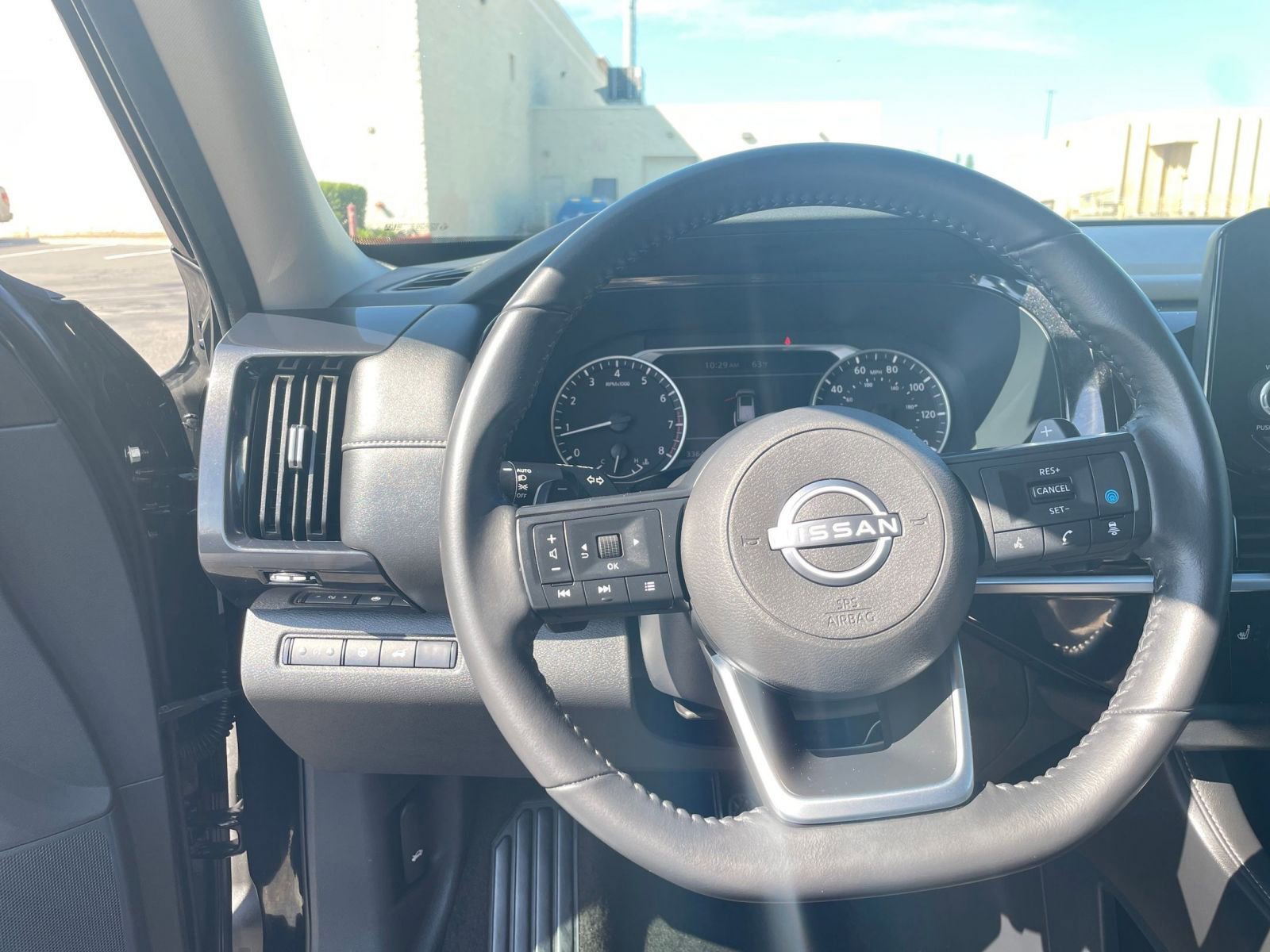 Used 2025 Nissan Pathfinder SV FWD image 37