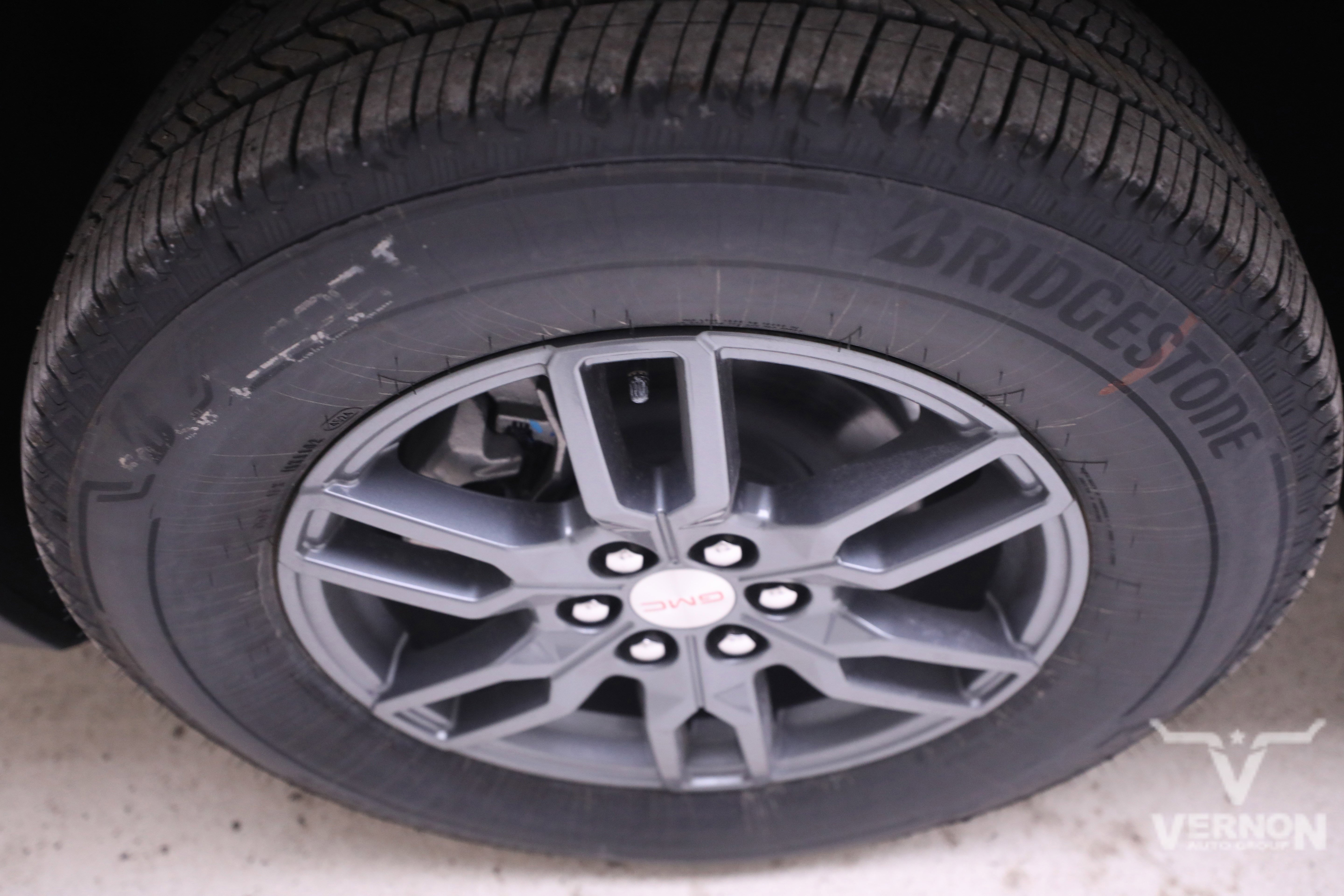 New 2025 GMC Acadia Elevation image 32