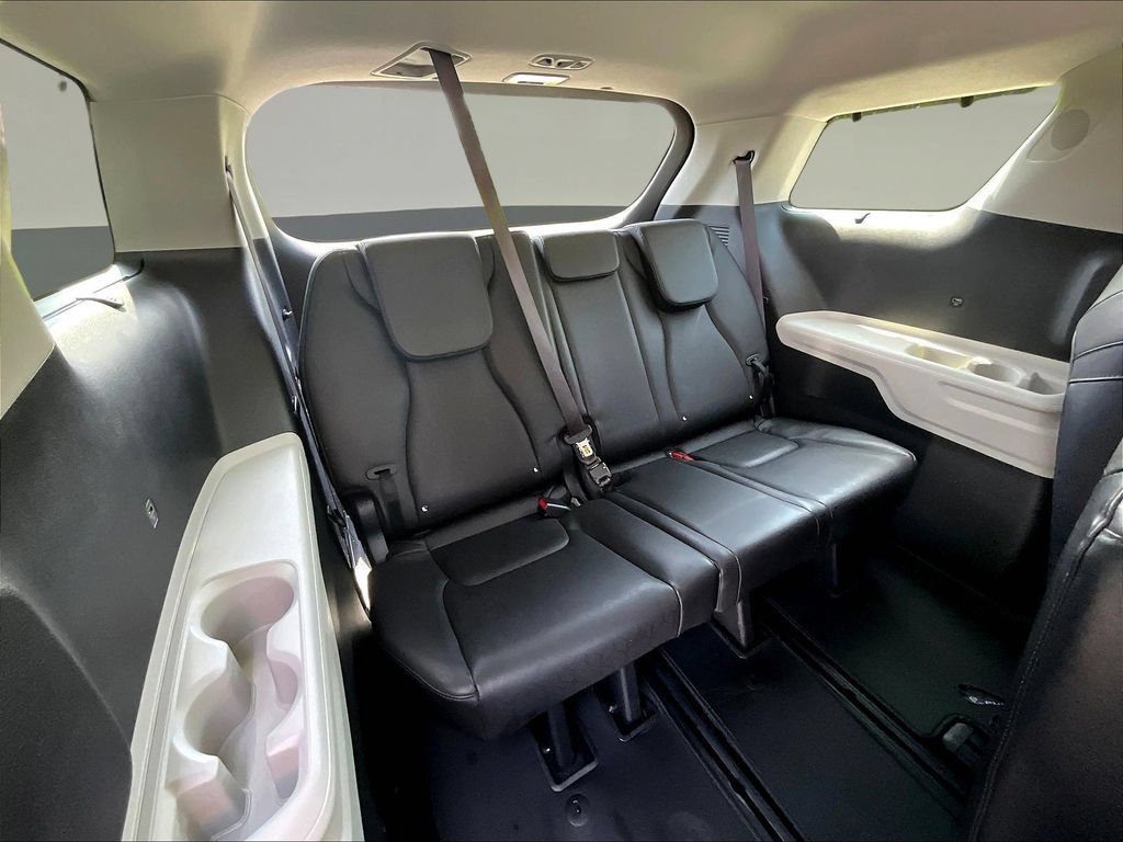 Used 2023 Kia Carnival EX FWD image 28