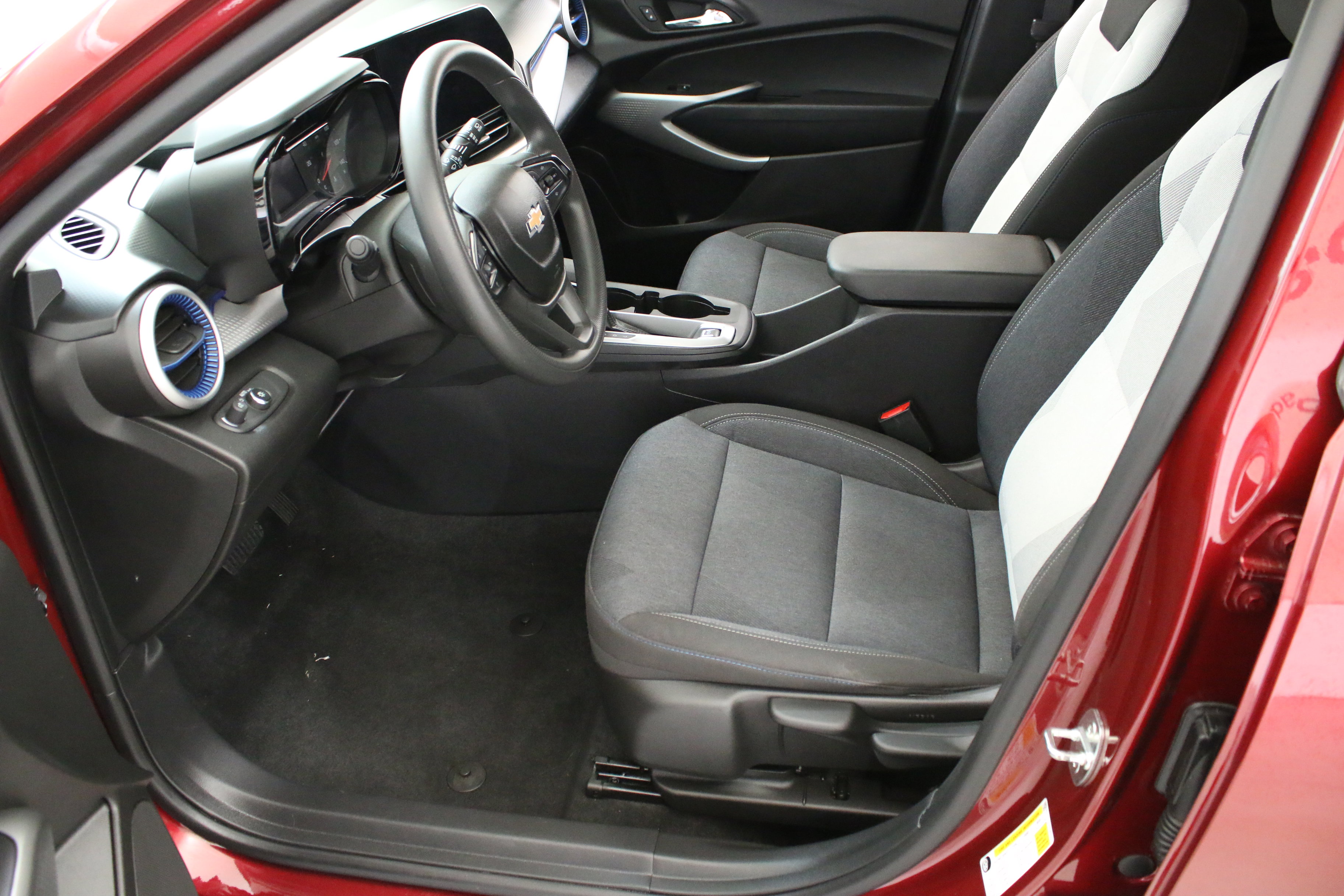 Certified 2024 Chevrolet Trax LS FWD image 27