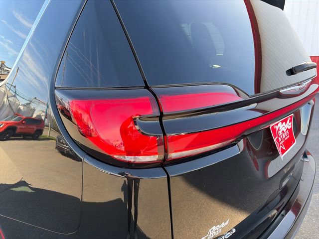 Used 2022 Chrysler Pacifica Touring-L FWD image 19