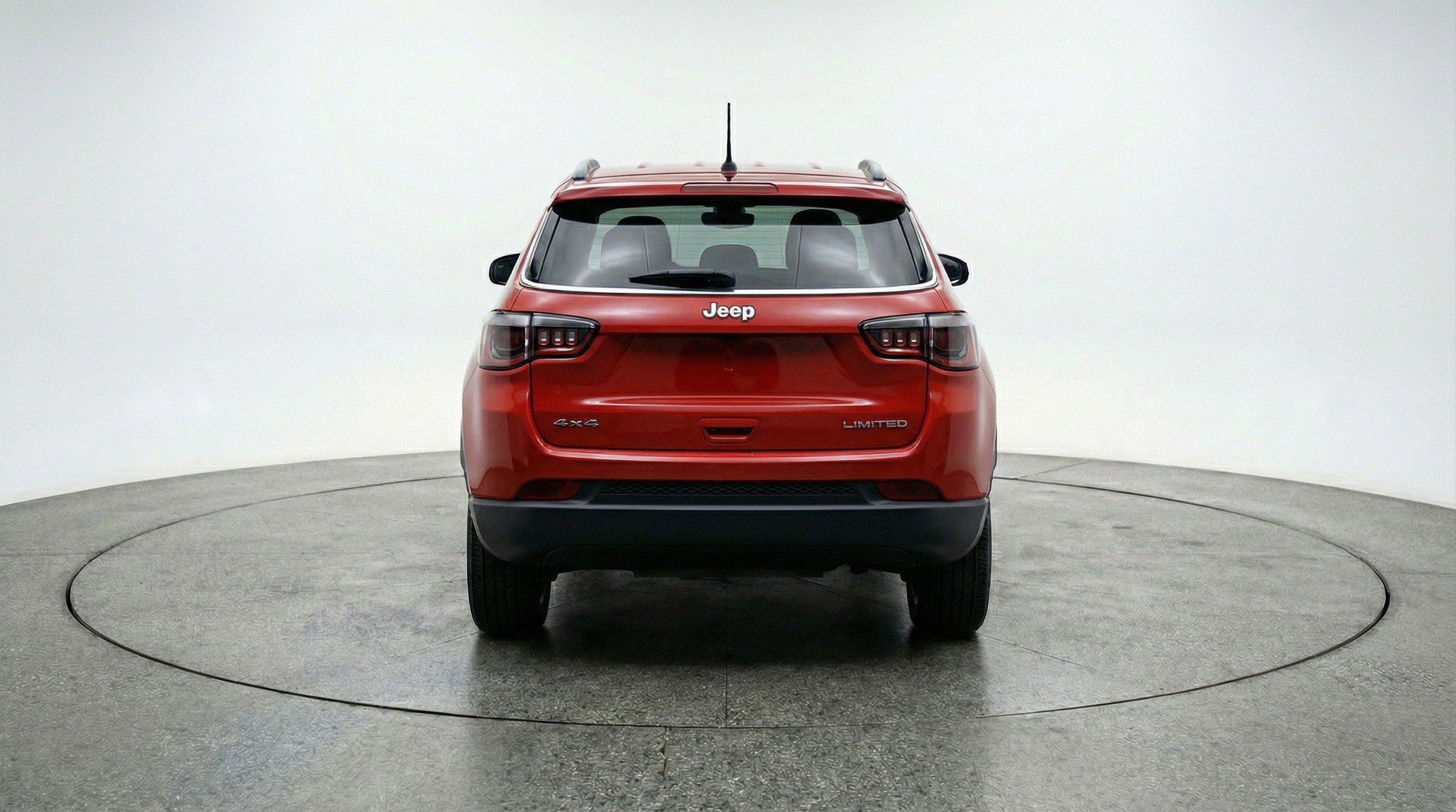 Used 2025 Jeep Compass Latitude image 7