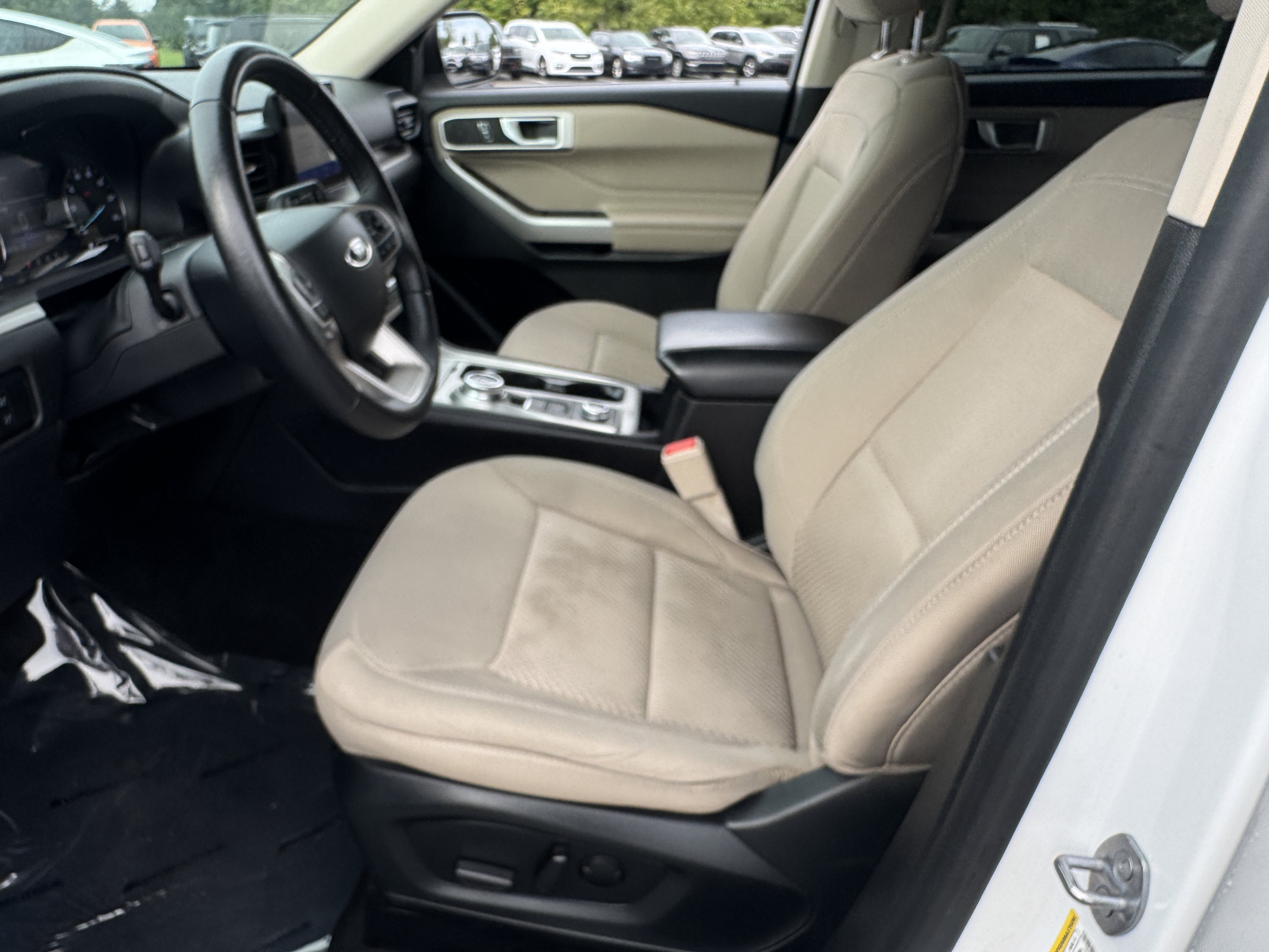 Used 2023 Ford Explorer XLT AWD/4WD image 31