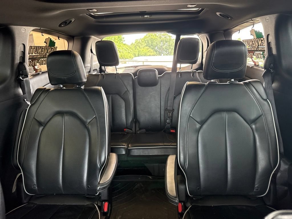Used 2019 Chrysler Pacifica Limited w/ Advanced Safetytec Group FWD image 27