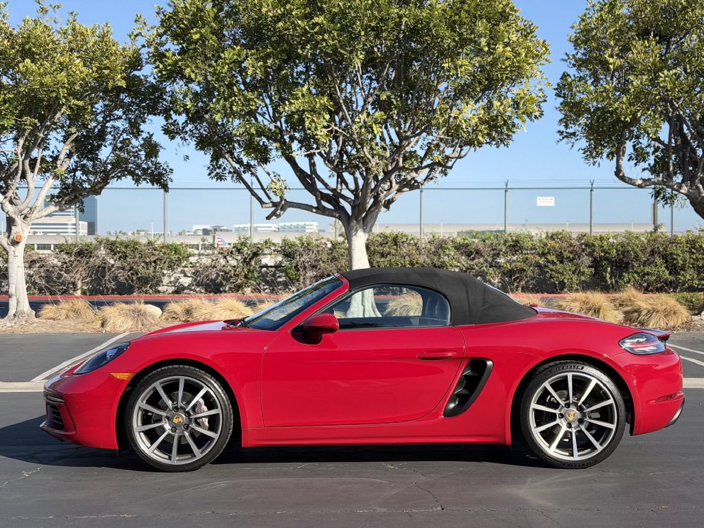 Used 2020 Porsche 718 Boxster RWD image 13