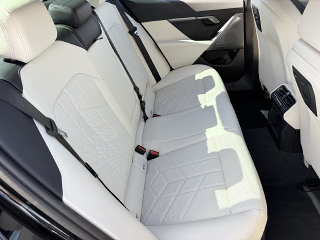 Certified 2025 BMW 530i RWD image 15