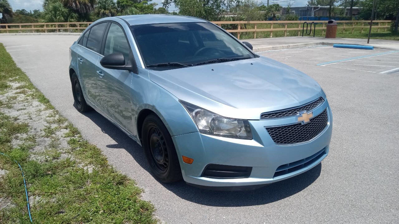 Used 2011 Chevrolet Cruze LS w/ Connectivity Package FWD image 4