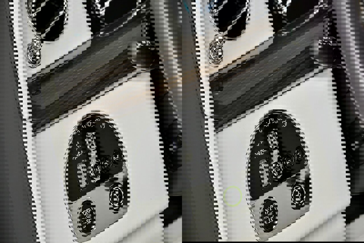 Used 2018 Rolls-Royce Phantom Sedan image 28