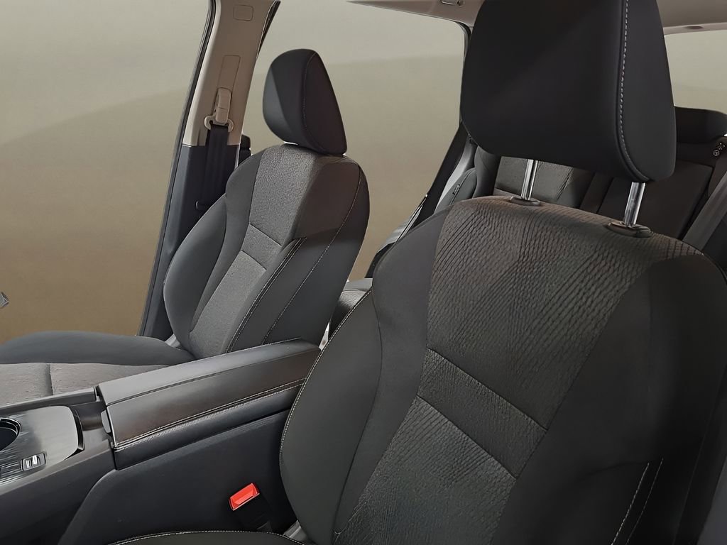 Used 2025 Nissan Rogue SV FWD image 13