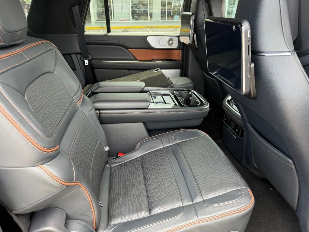 Used 2023 Lincoln Navigator L Black Label AWD/4WD image 18