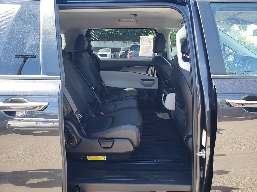 Used 2022 Kia Carnival LX FWD image 16