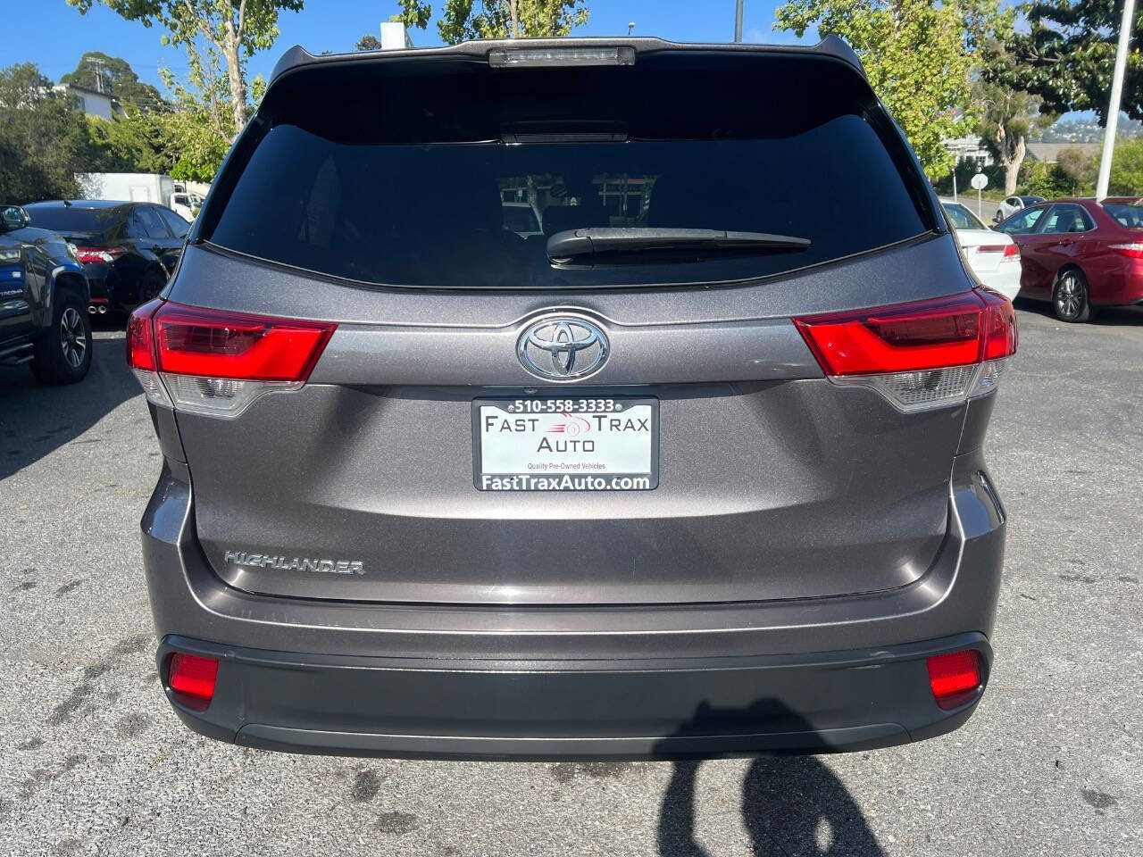 Used 2019 Toyota Highlander LE w/ Carpet Mat Package (TMS) FWD image 7