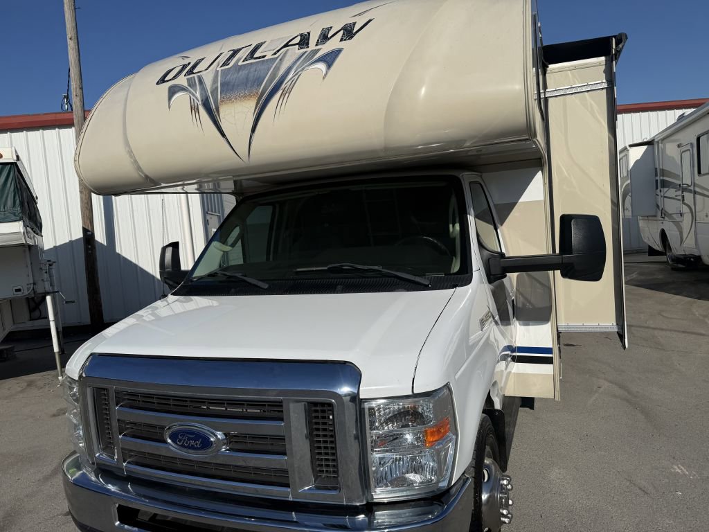 Used 2017 Ford E-450 and Econoline 450 Super Duty w/ Motorhome Prep Package RWD image 4