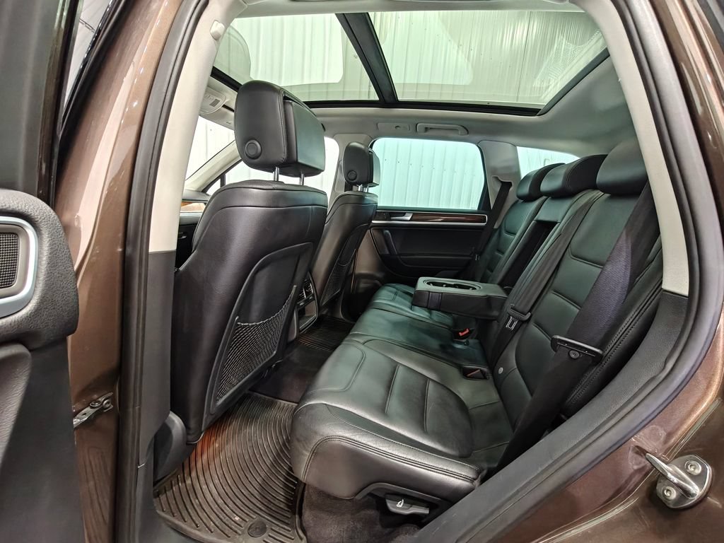 Used 2012 Volkswagen Touareg TDI AWD/4WD image 24