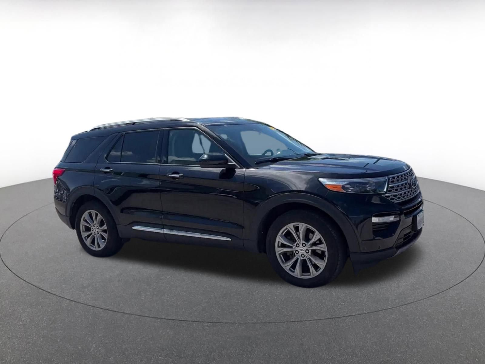 Used 2024 Ford Explorer Limited RWD image 2