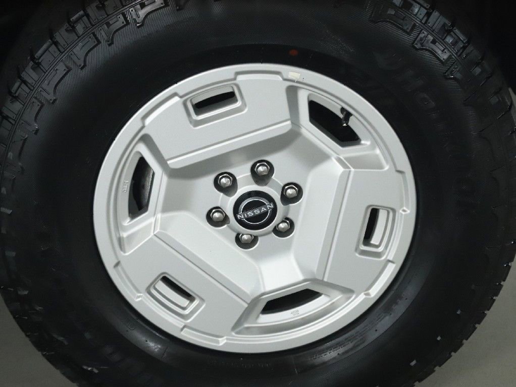 Certified 2024 Nissan Frontier SV w/ Hardbody Edition image 10