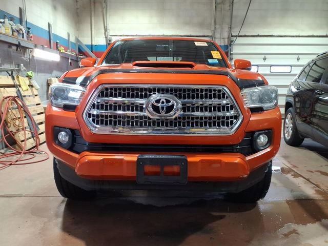 Used 2017 Toyota Tacoma SR5 image 2