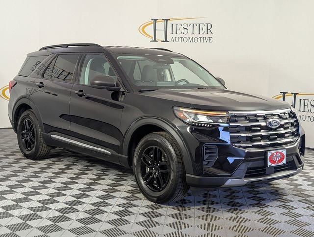 Used 2025 Ford Explorer Active image 2