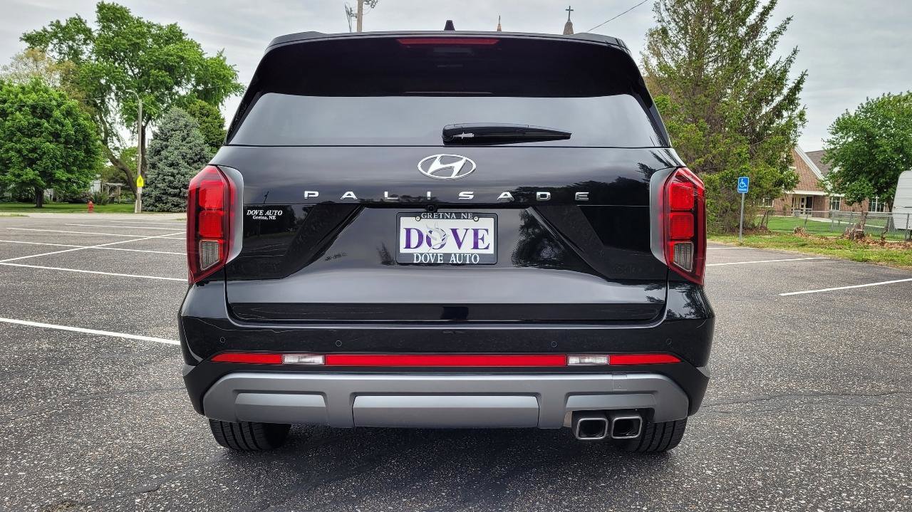 Used 2024 Hyundai Palisade Limited FWD image 7