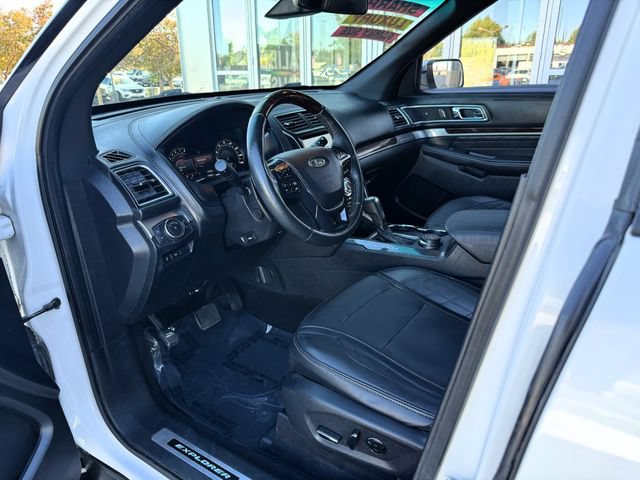 Used 2016 Ford Explorer Platinum AWD/4WD image 18