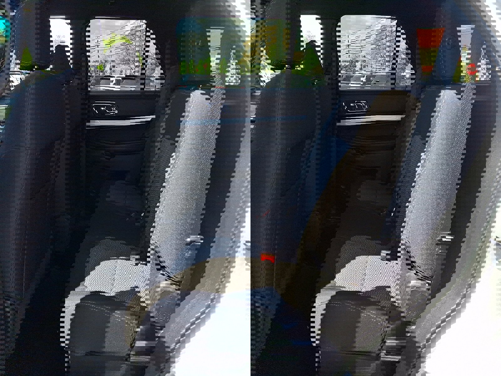 Used 2017 Ford Explorer XLT w/ Equipment Group 201A image 10