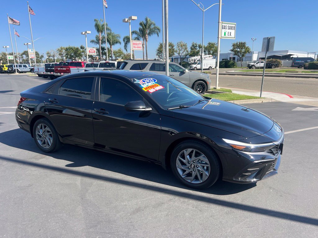 Used 2025 Hyundai Elantra Hybrid FWD image 27