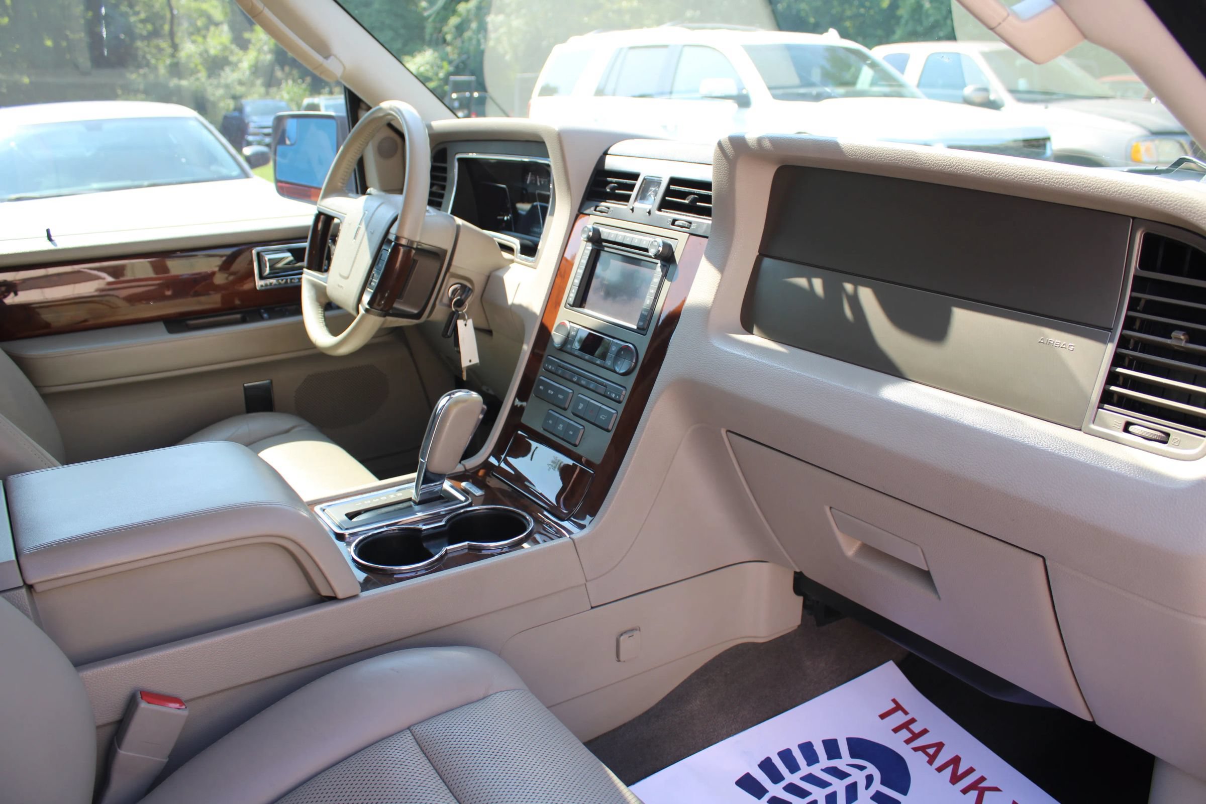 Used 2014 Lincoln Navigator L 4WD image 22