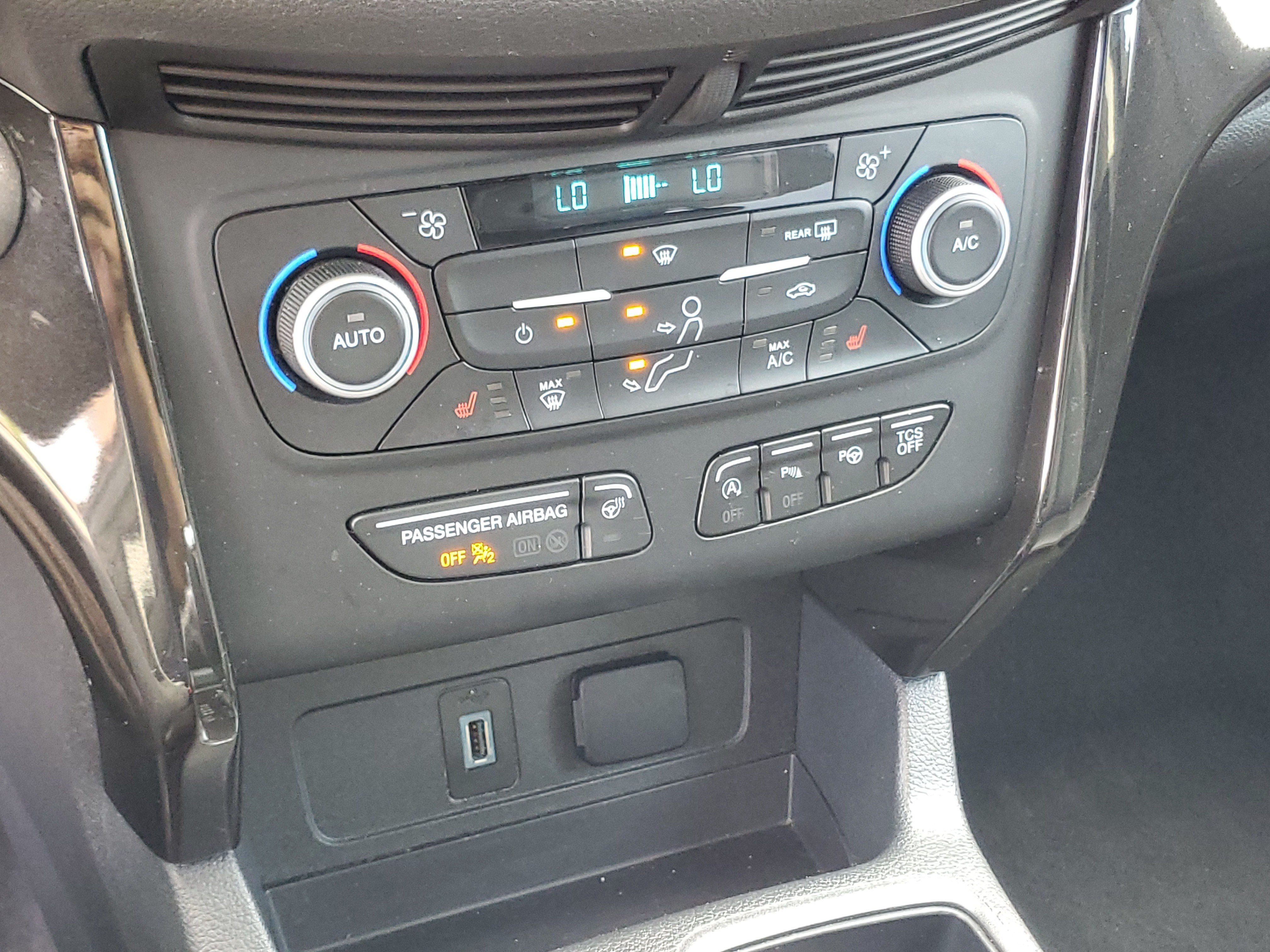 Used 2019 Ford Escape Titanium AWD/4WD image 18