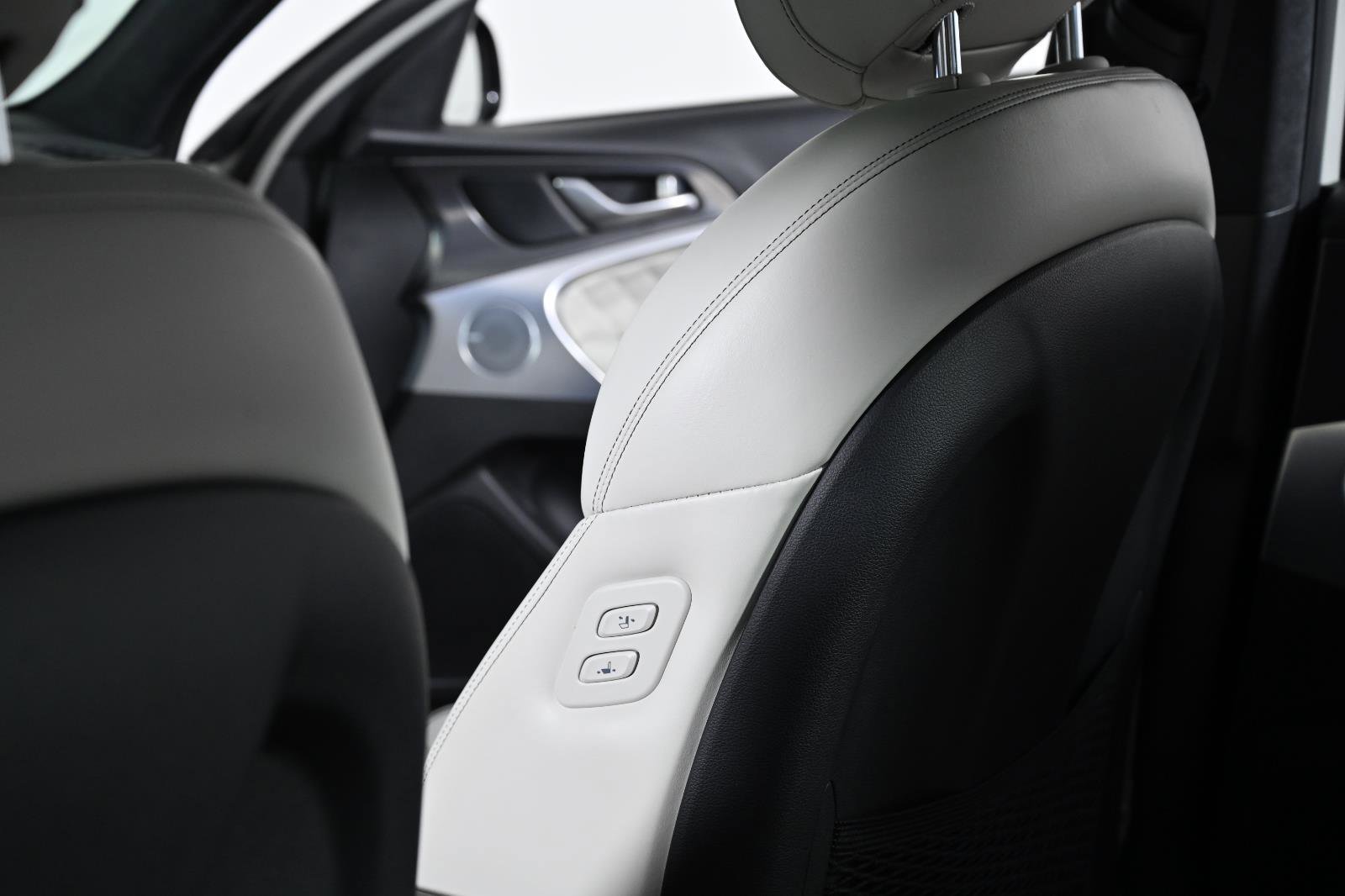 Used 2024 Genesis G70 3.3T Advanced w/ Sport Prestige Package image 31