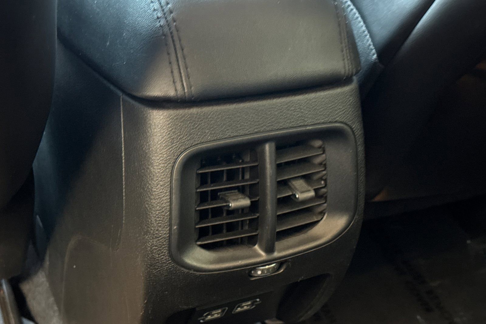 Used 2021 Jeep Cherokee Latitude Plus FWD image 16