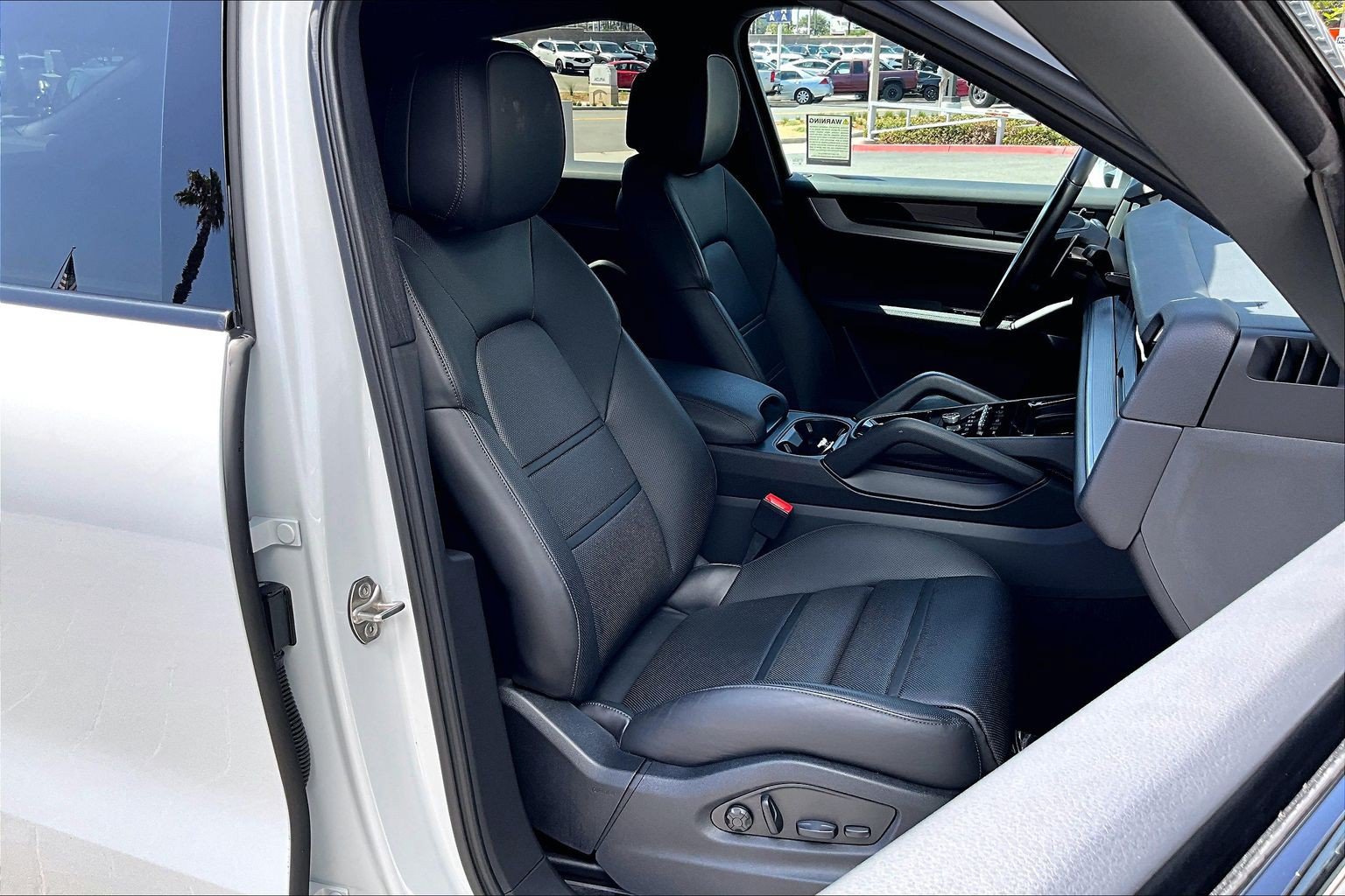 Used 2024 Porsche Cayenne Coupe AWD/4WD image 7