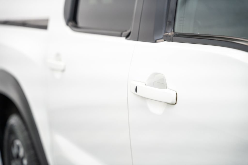 Used 2023 Nissan Frontier PRO-4X w/ Pro Convenience Package AWD/4WD image 18