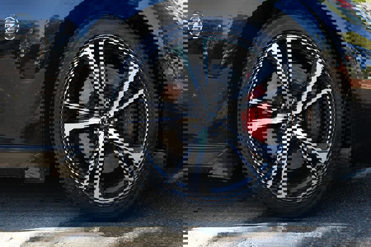 Used 2018 Nissan 370Z w/ Sport Package image 32