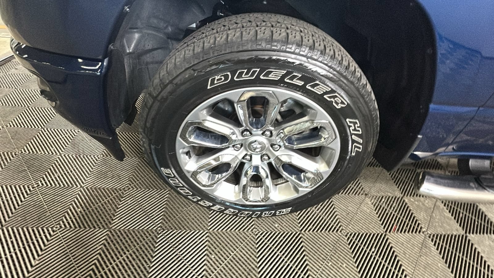 Used 2024 RAM 1500 Laramie AWD/4WD image 11