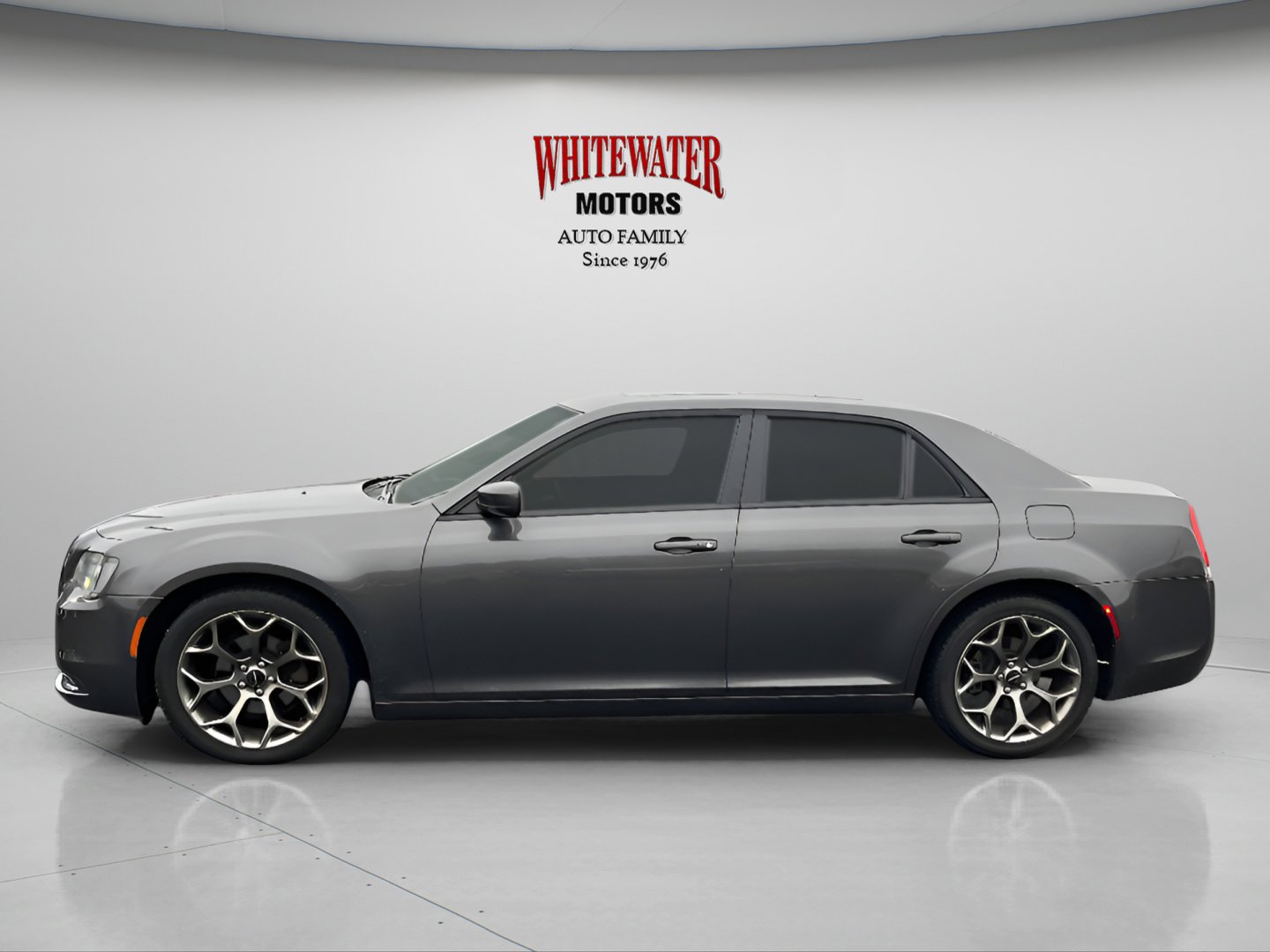 Used 2016 Chrysler 300 S image 2