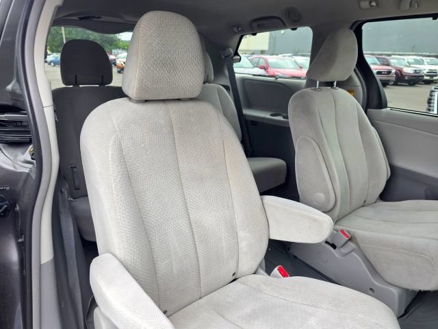 Used 2014 Toyota Sienna LE AWD/4WD image 55