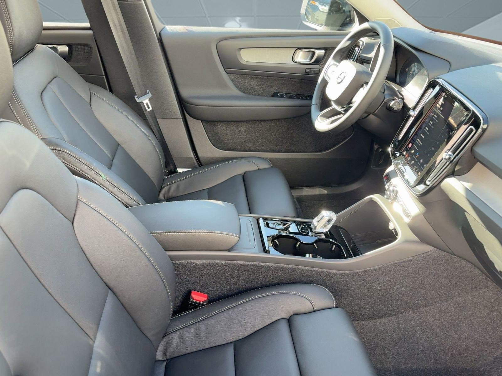 New 2026 Volvo XC40 B5 Ultra w/ Climate Package image 30