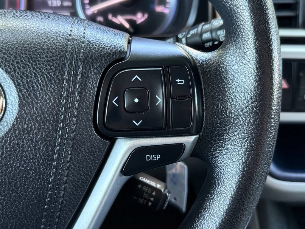 Used 2016 Toyota Highlander LE AWD/4WD image 30