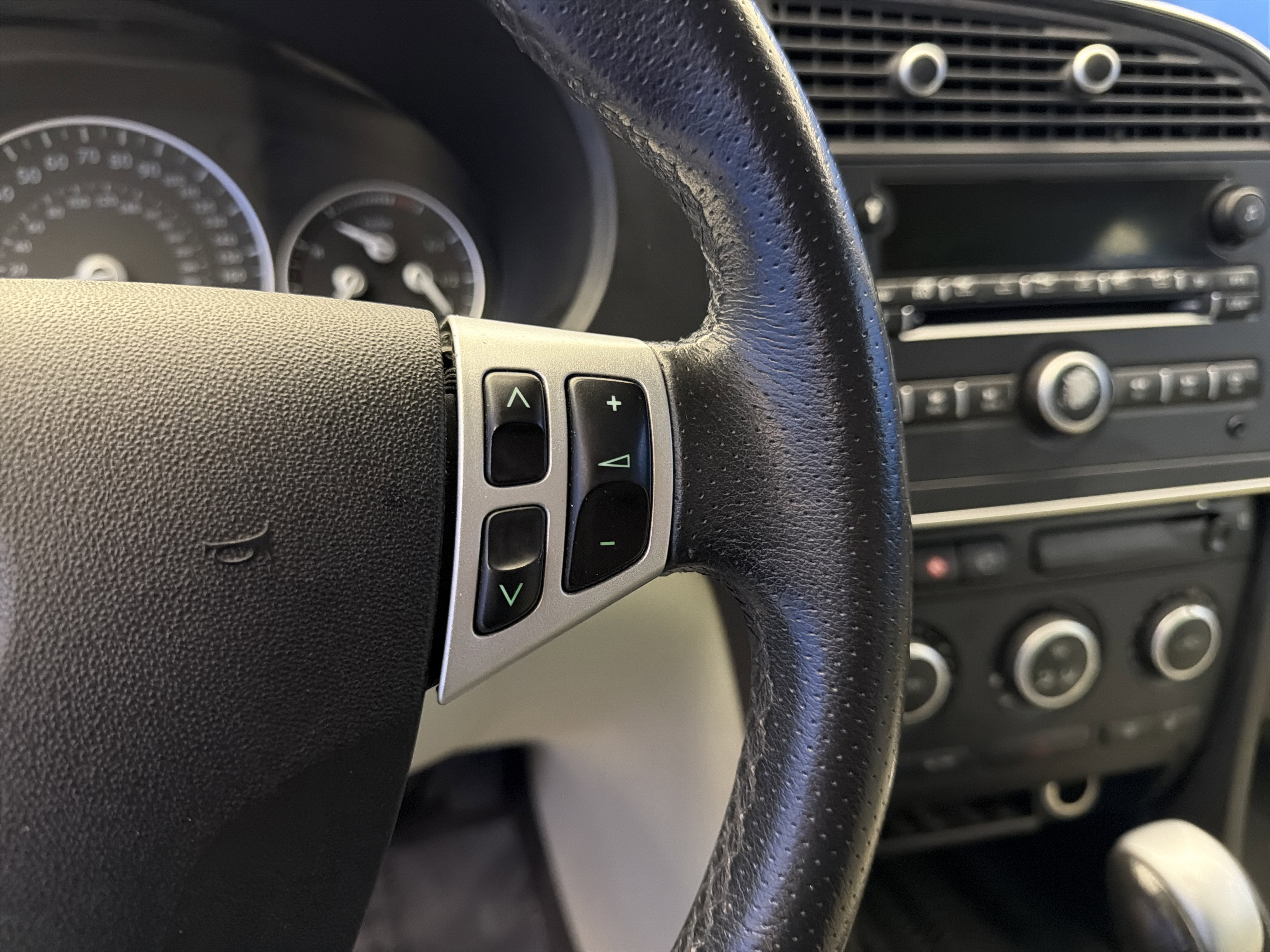 Used 2009 Saab 9-3 2.0T w/ Cold Weather Package image 17