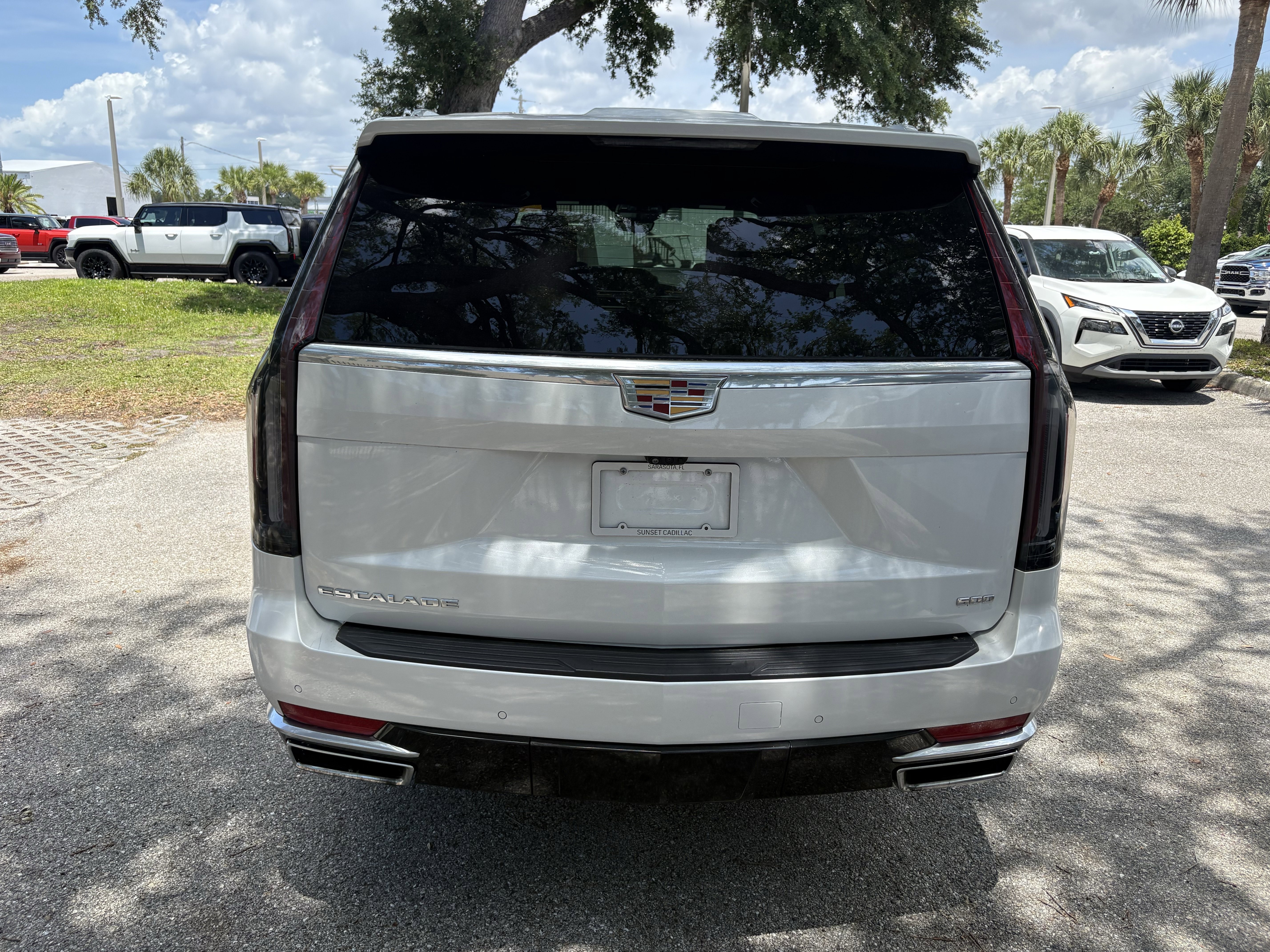 Used 2024 Cadillac Escalade ESV Premium Luxury w/ Performance Package AWD/4WD image 6