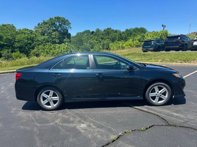 Used 2014 Toyota Camry SE FWD image 2
