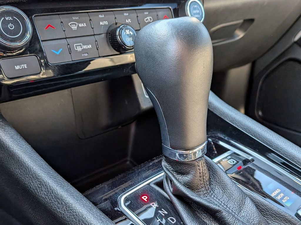 Used 2025 Jeep Compass Limited AWD/4WD image 19