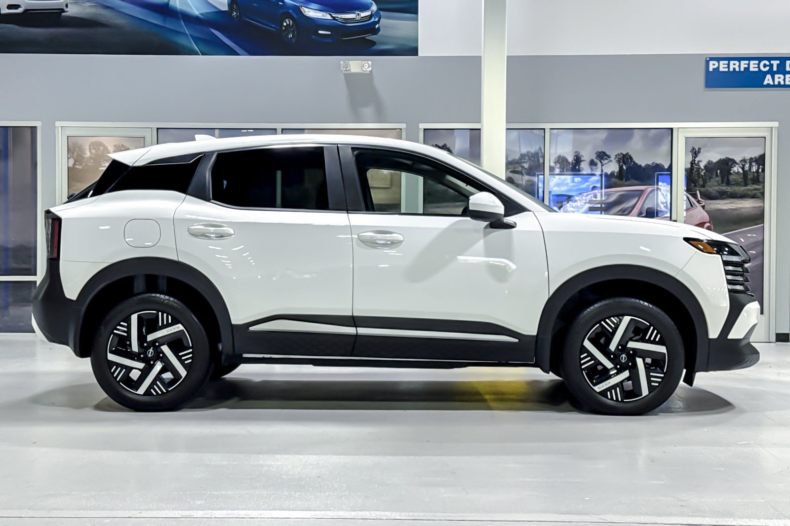 Used 2025 Nissan Kicks SV FWD image 8