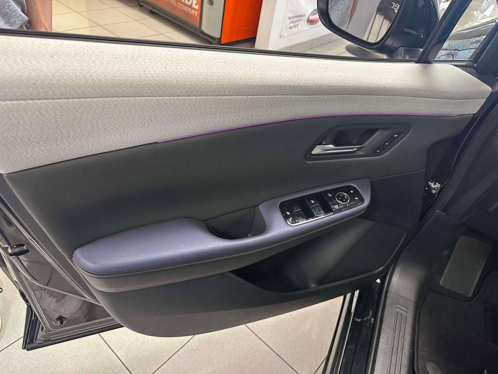 New 2026 Nissan Leaf Platinum+ w/ Floor Mat Package (Platinum+) image 16